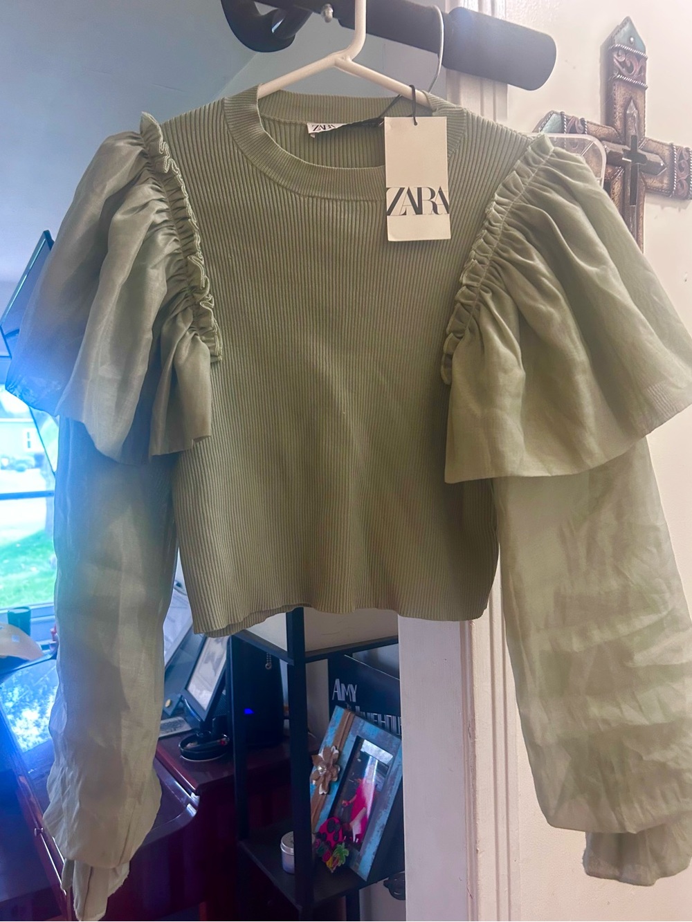 ZARA Sage Green Puff-Sleeve Ribbed Crop Top